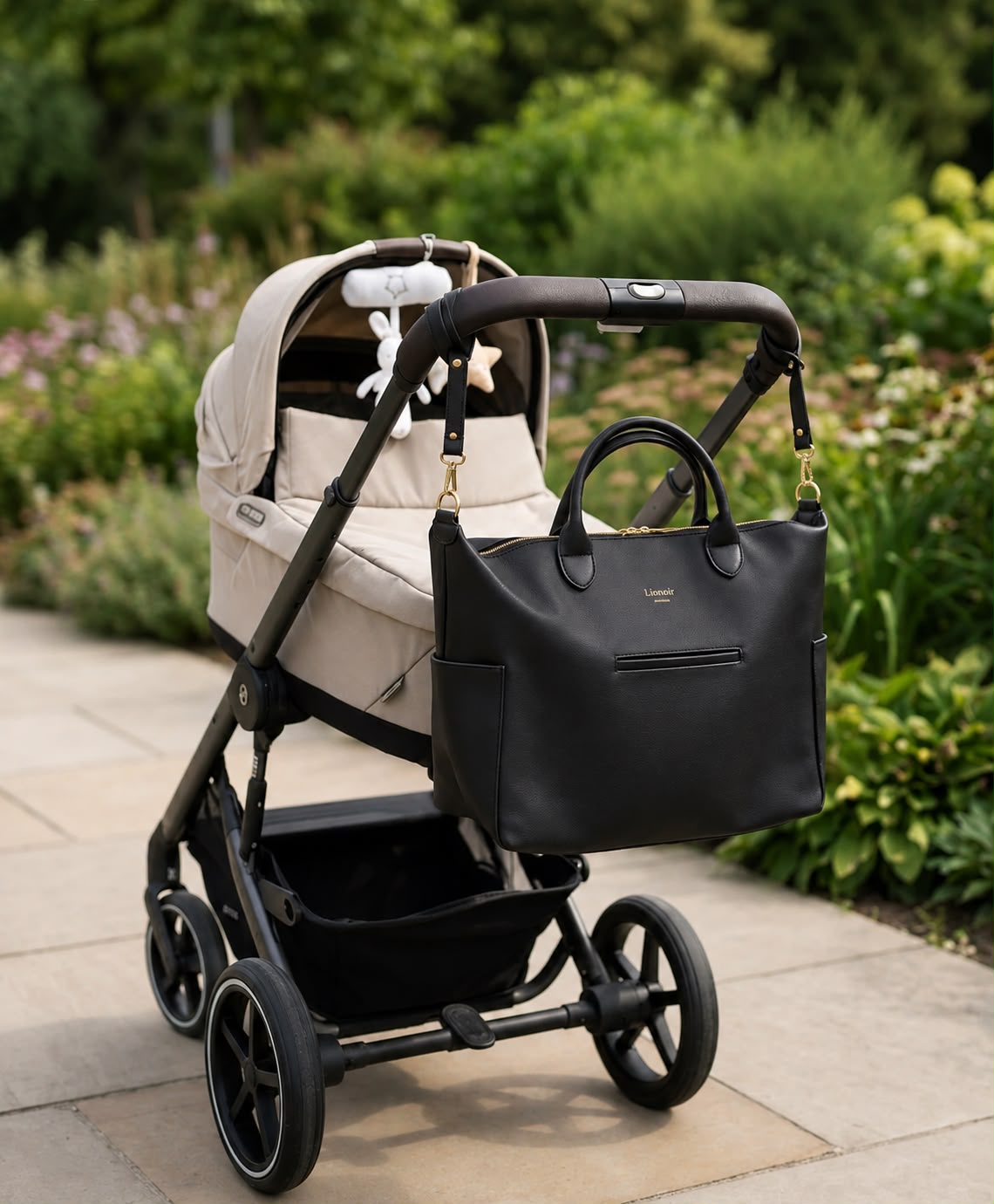 Líonoir® 'Classique' Diaperbag (Vegan leather) Black/Gold